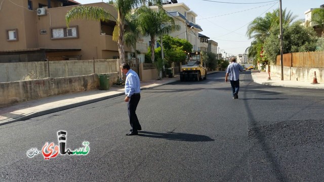  فيديو : من ايطاليا الى كفرقاسم ..رئيس البلدية المحامي عادل بدير يشرف على تزفيت الحي الجنوبي لمدرسة ابن خلدون 